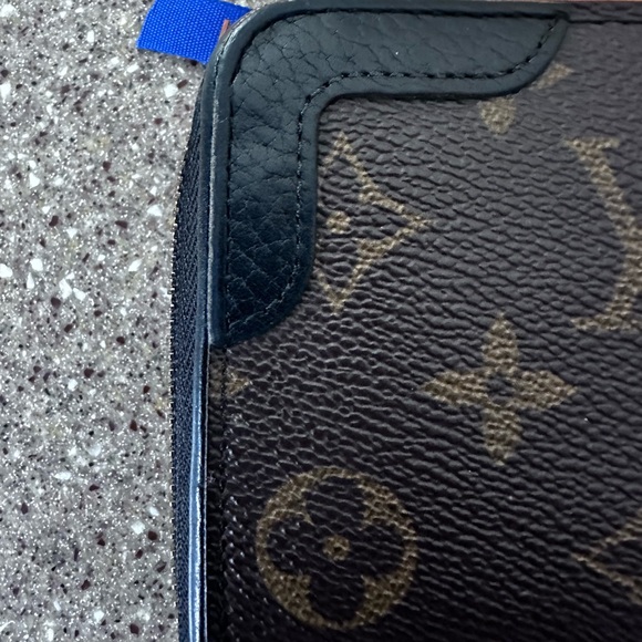 Louis Vuitton wallet - Picture 7 of 13